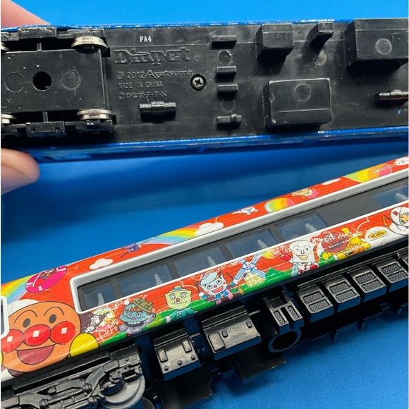 A Lot Of 2 Vintage AGATSUMA DIAPET Dosan Line RED And Blue 2012 ANPANMAN Trains - Picture 8 of 8